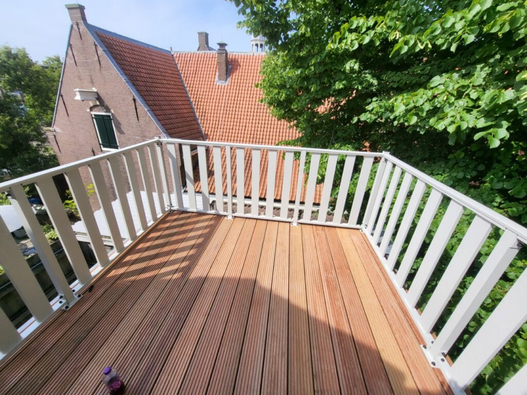 Dakterras hekwerk in Amsterdam