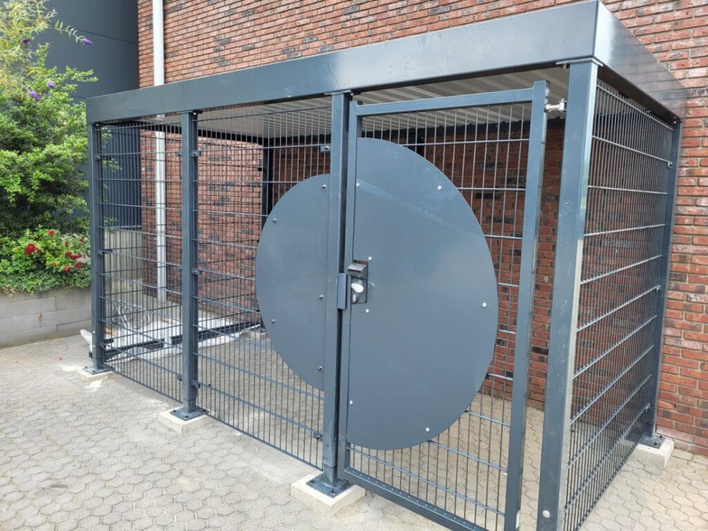 Een stalen fietsenstalling in je Amsterdamse tuin of binnentuin (2)