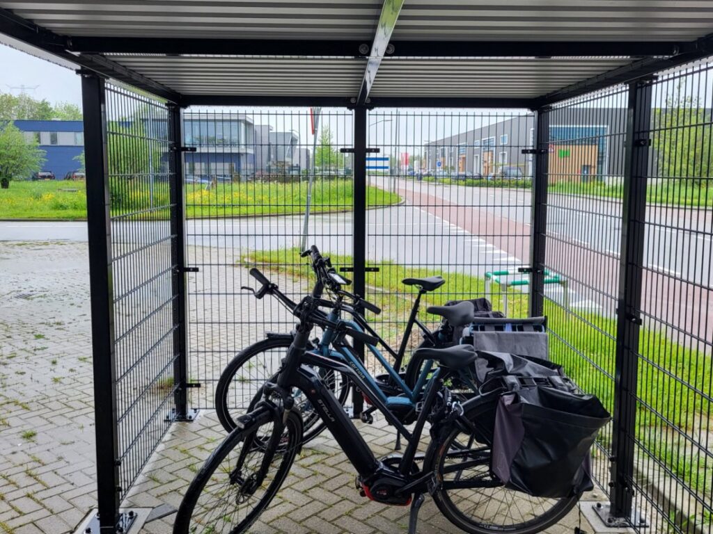 Een stalen fietsenstalling in je Amsterdamse tuin of binnentuin (3)