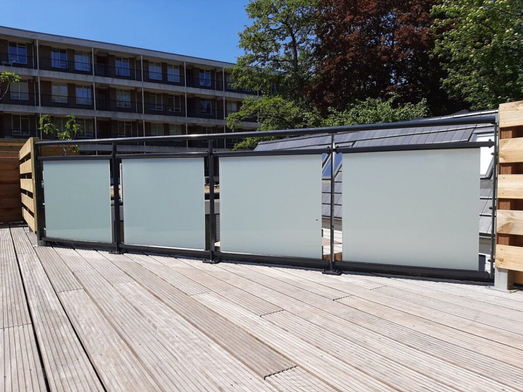 Glazen balustrade in Amsterdam (2)