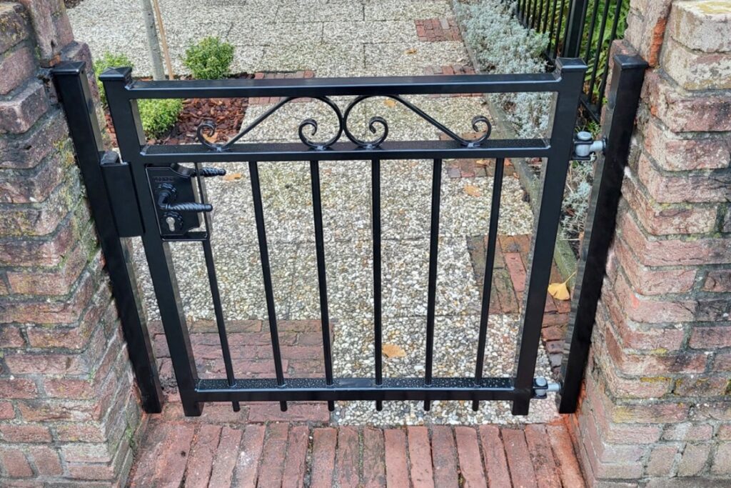 Hekwerk en balustrades in Badhoevedorp (2)