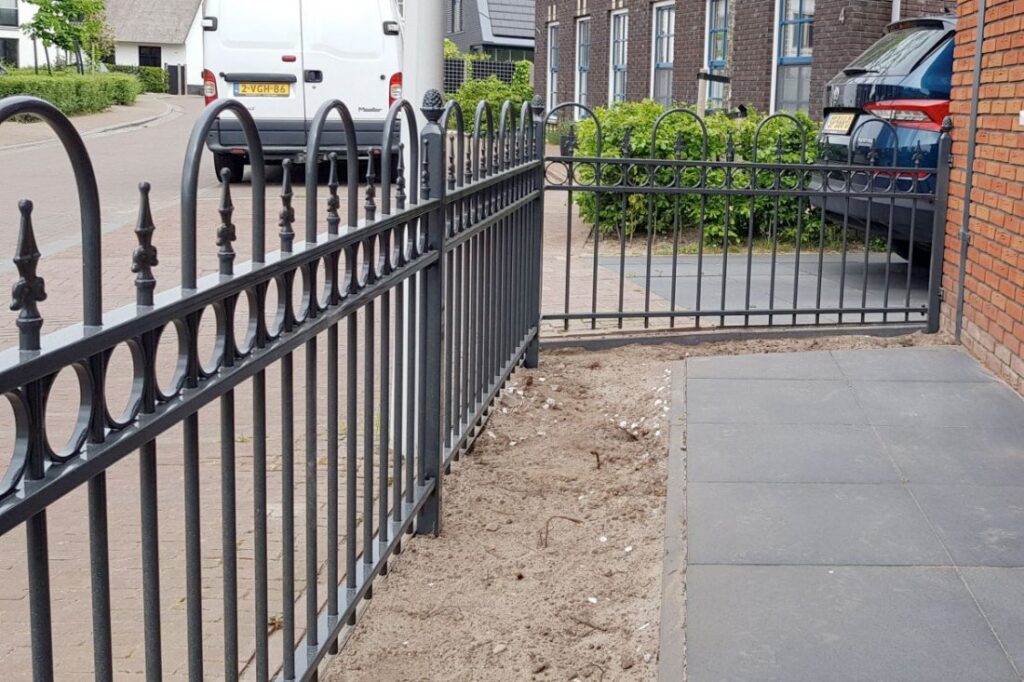 Hekwerk en balustrades in Weesp